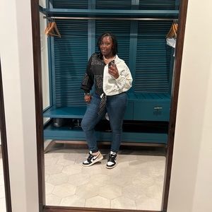 Meet your Posher, Courtney